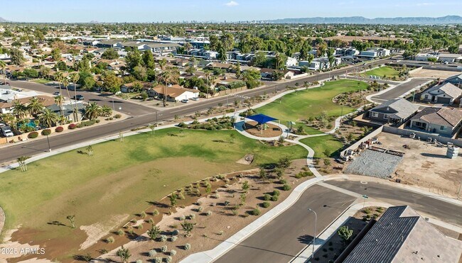 Building Photo - 5419 W Las Palmaritas Dr