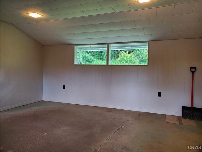 Building Photo - 6108 E Seneca Turnpike