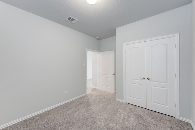 Building Photo - 1225 Red Hills Dr