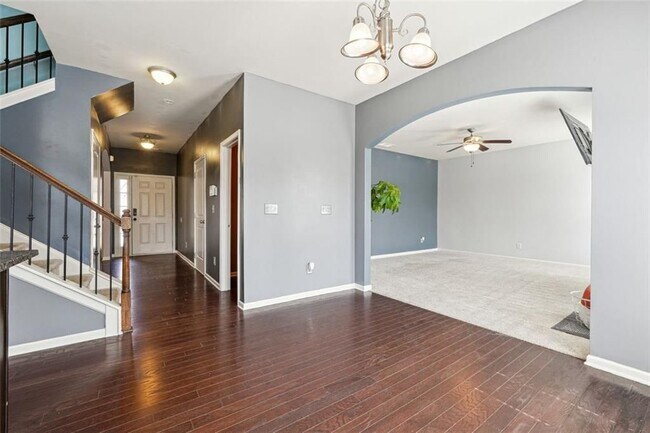 Building Photo - 6331 Salinger Ct