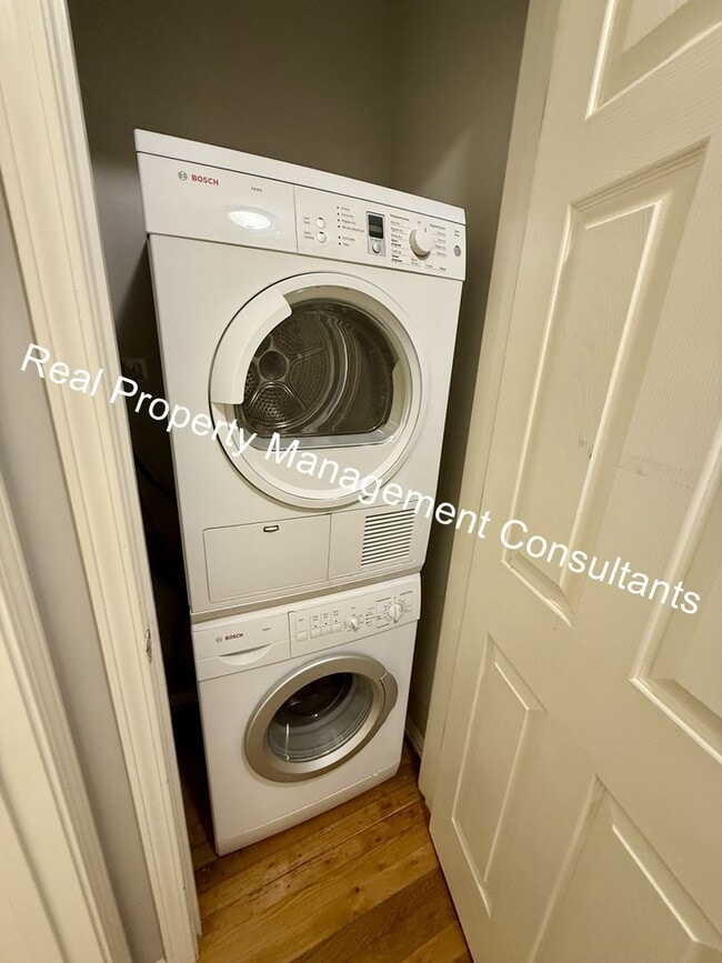 Building Photo - 1 Bedroom in Westport