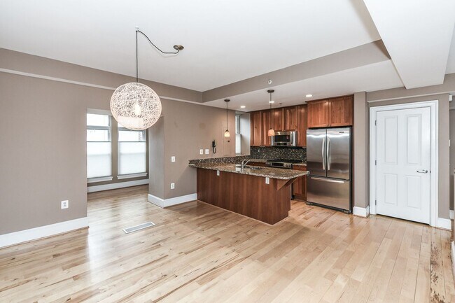 Building Photo - Luxury Two Bedroom near DuPont + Parking