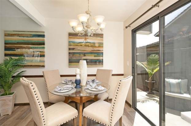 Building Photo - 323 Streamwood-