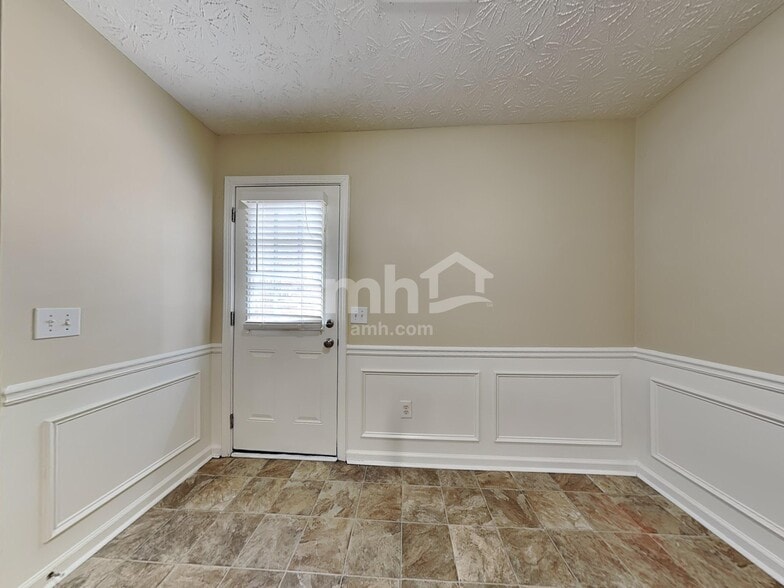 Building Photo - 1160 Hillary Ln