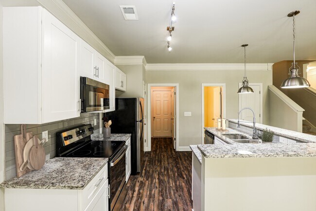 Building Photo - 41 Madaline Ln