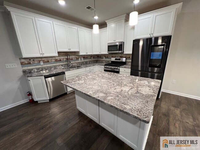 Building Photo - 706 Greenland Square