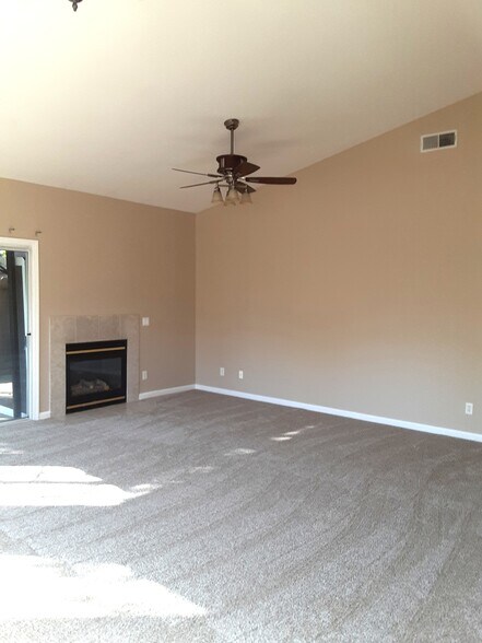 Building Photo - 612 Cascade Dr