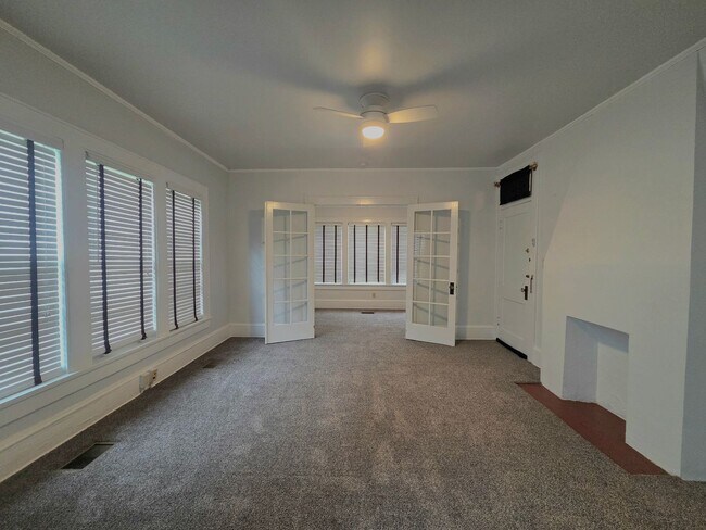 Building Photo - 211 E Park St