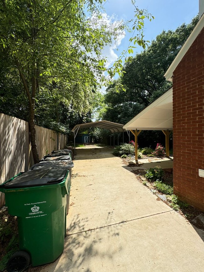 Building Photo - Beautifully Remodeled 4-Bedroom Home with ...