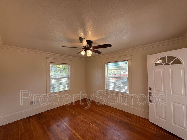 Building Photo - 949 Windeler Ave
