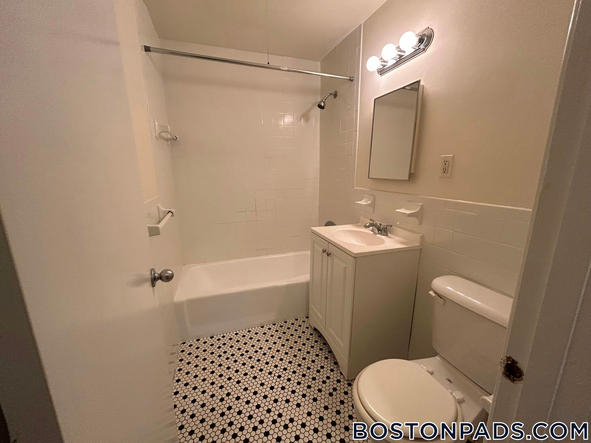 Building Photo - 245 Main St