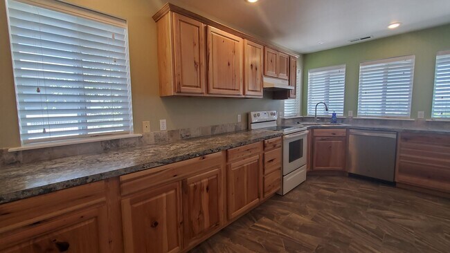 Building Photo - 2452 N Rhode Island Ct