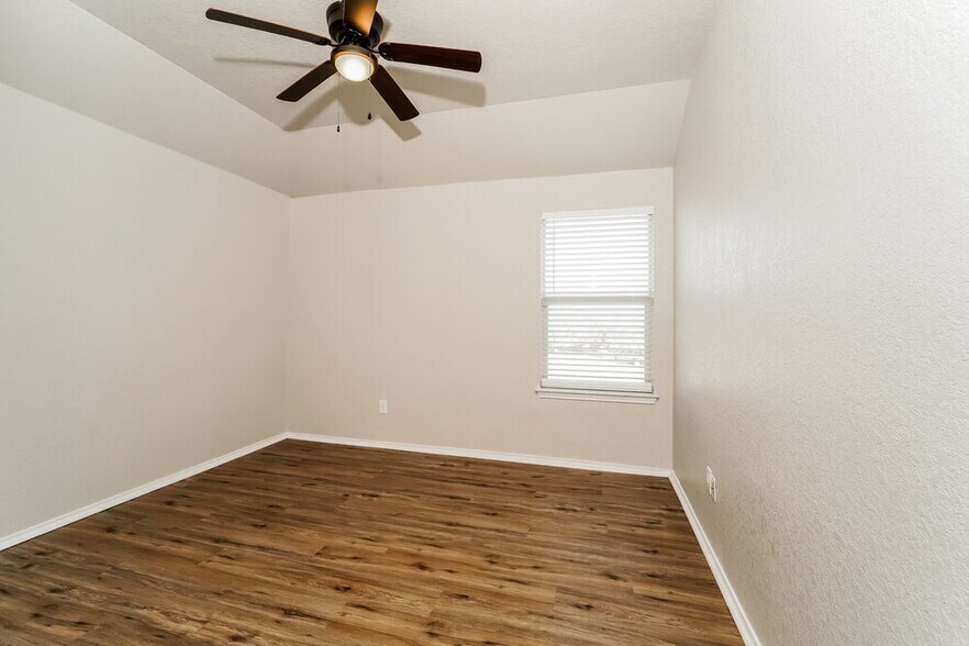 Building Photo - 340 Buckboard Ln