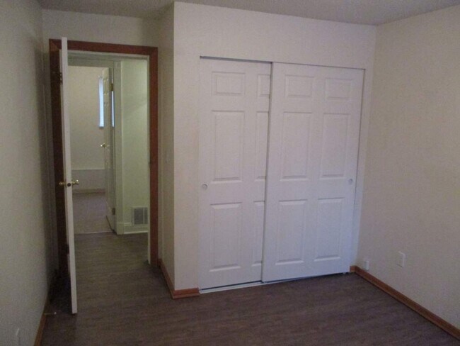 Building Photo - 3 Bedroom + Bonus, 2.5 Bathroom Gig Harbor...