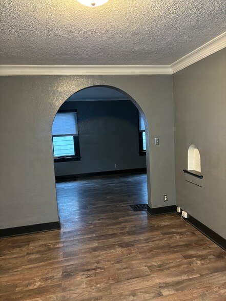 Building Photo - 312 S 19th St