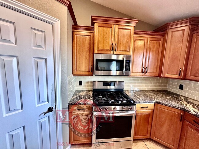 Building Photo - 4 Bed 3.5 Bath Beautiful Home In Sandy