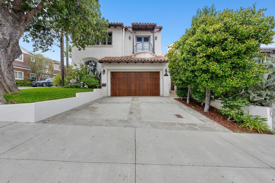 Building Photo - 1901 John St