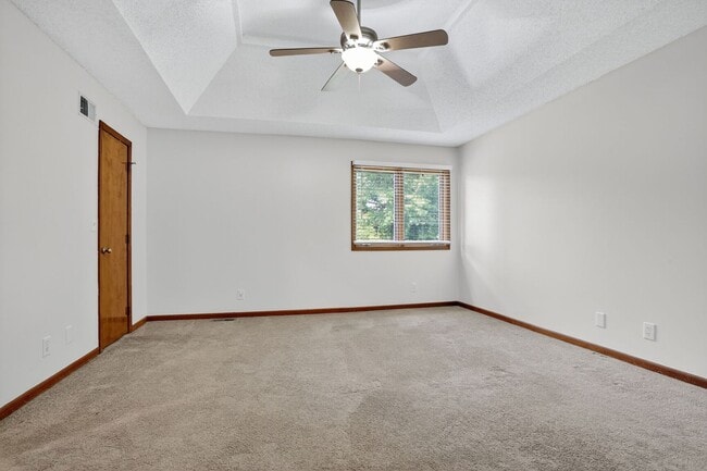 Building Photo - Updated 2 Bedroom 3 Bath townhome with ful...