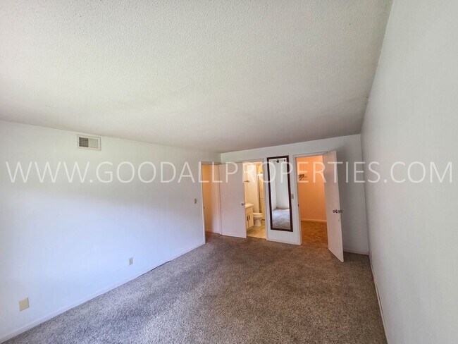 Building Photo - Summer Leasing Special: $995/month 2 Bed, 2 Bath Condo with Pool Access in Clive