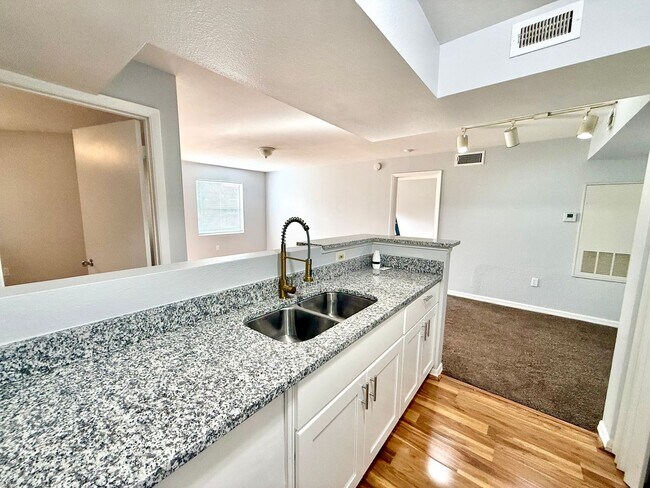 Building Photo - Two  bedroom and two bathroom condo with lakeview balcony