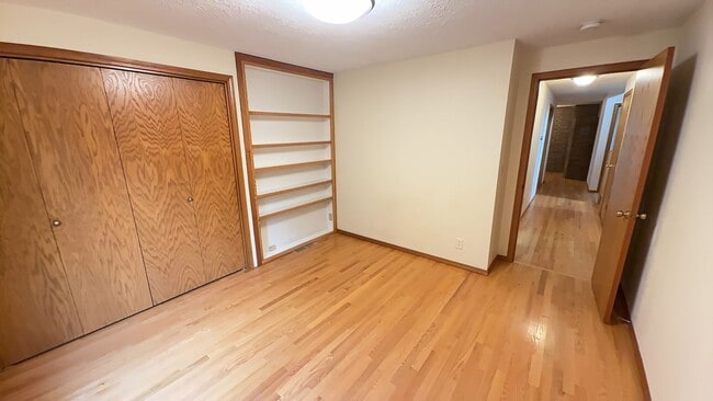 Building Photo - 4bd/3ba HUGE Home w/Hardwood Floors, Russian Fireplace, 2-Car Garage & Fenced Back Yard!