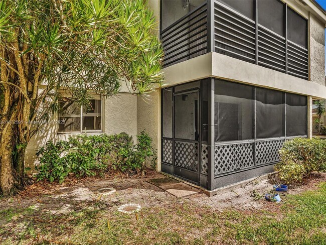 Building Photo - 612 Gardens Dr