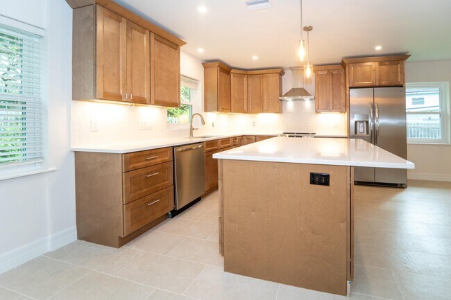 Building Photo - 22 1/2 Fancher Ct