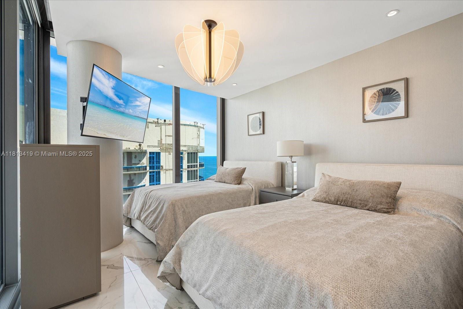 Building Photo - 15701 Collins Ave