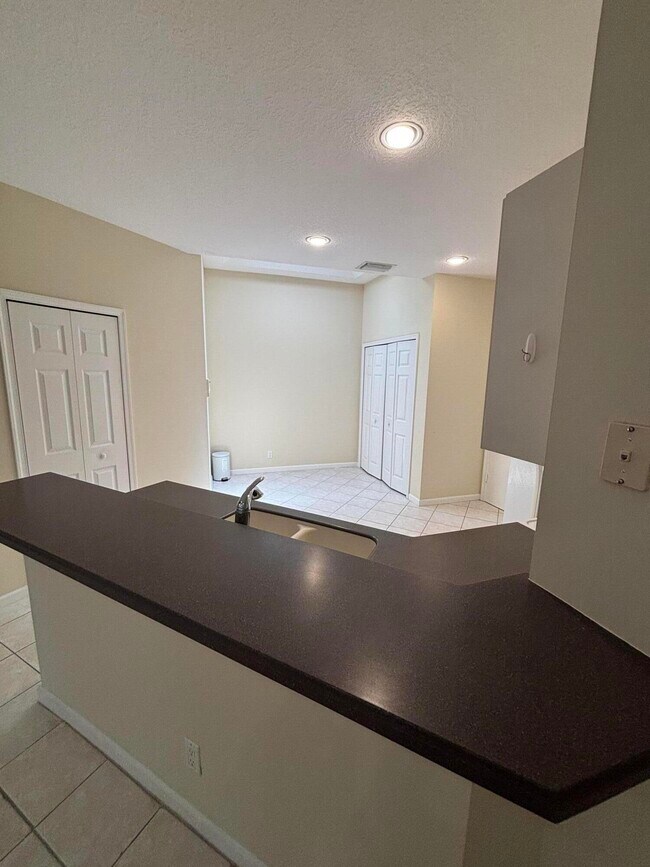 Building Photo - 10100 Larkspur Ln