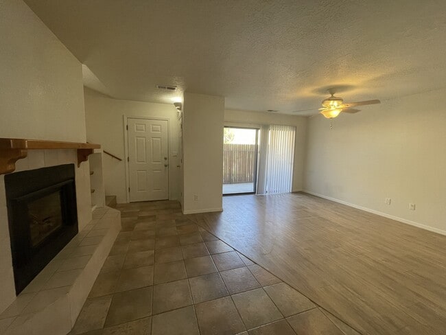 Building Photo - 2900 Vista Del Rey NE