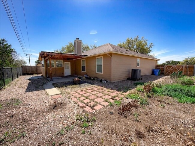 Building Photo - 430 Summit Ridge Dr N