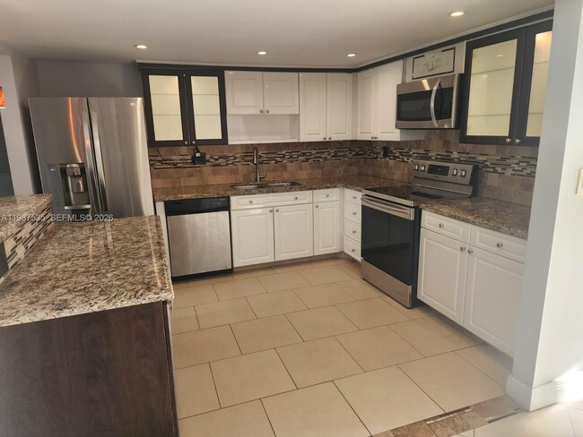 Building Photo - 537 N University Dr