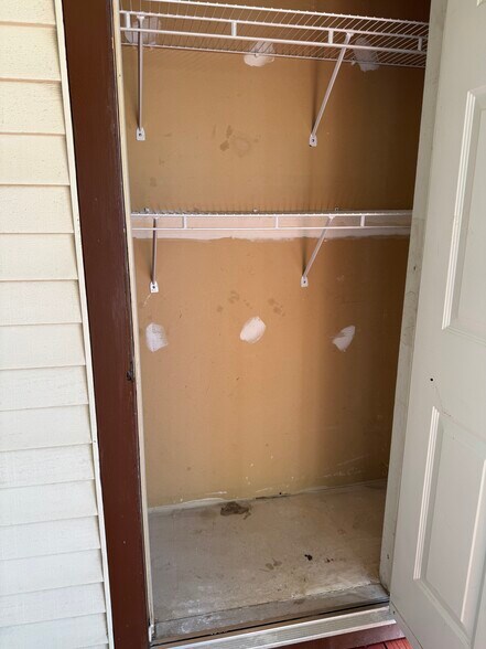 Building Photo - 1008 Barry Ct