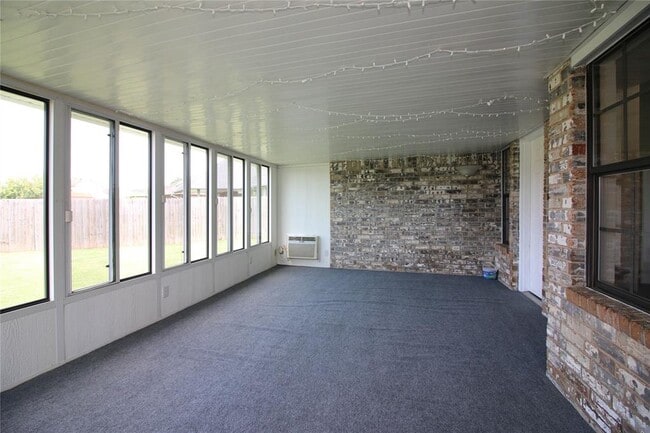 Building Photo - 13000 S Robinson Ave