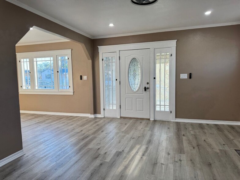 Building Photo - 3719 McKenzie St