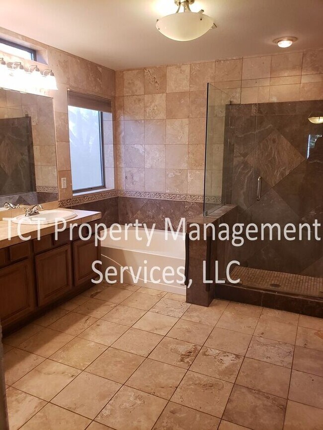 Building Photo - Spacious Home in North East Mesa!