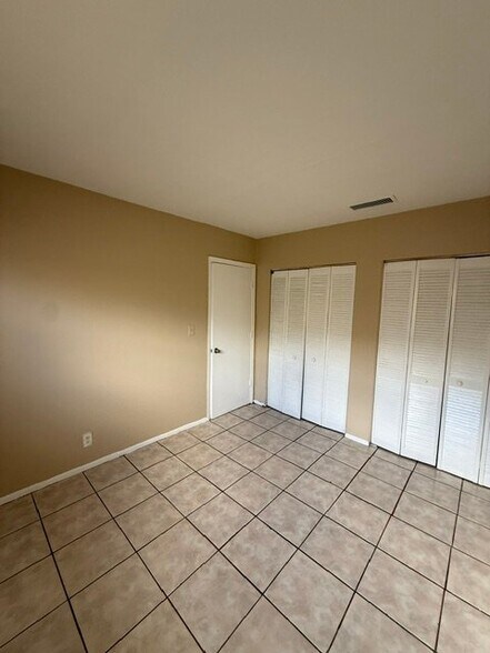 Building Photo - 3907 NW 30th Terrace