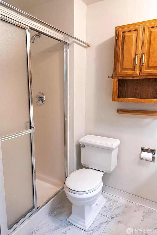 Building Photo - 3bd/2.25ba Bellevue Home