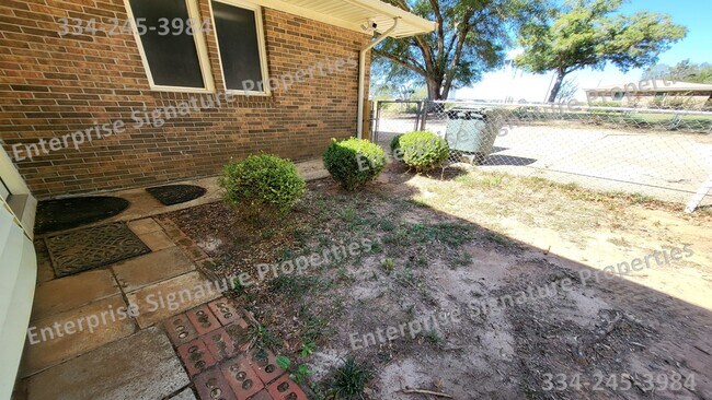 Building Photo - 2500 Neal Metcalf Rd
