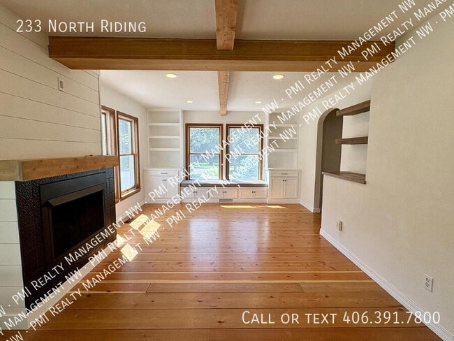 Building Photo - 233 North Riding-