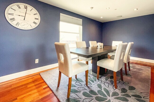 Building Photo - 287 E Fountain Blvd