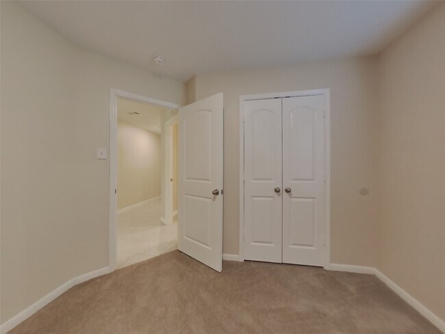 Building Photo - 821 Painted Bison Dr