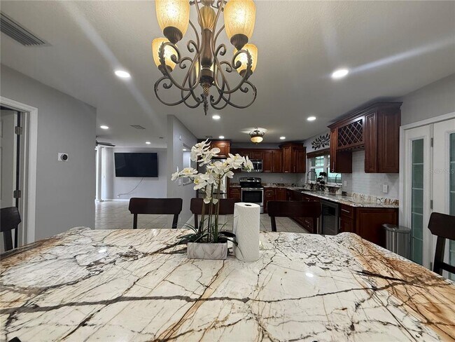 Building Photo - 4410 Waltham Ave