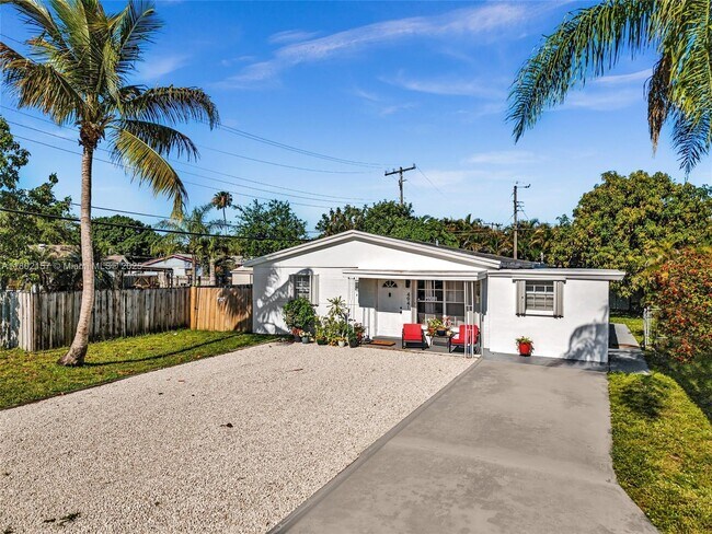 Building Photo - 4941 SW 44th Ave