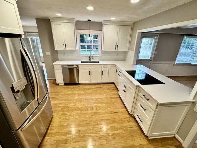 Building Photo - 4-Bedroom Home In Great Neck Meadows! Ready NOW!!! Fenced Backyard! HUGE Corner Lot! Dog Friendly!