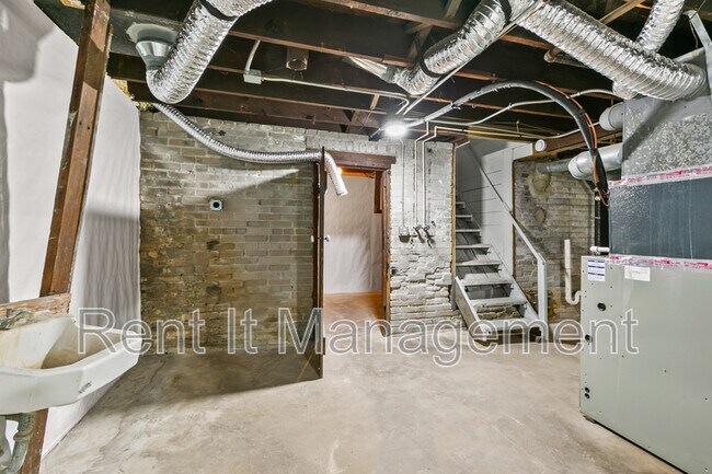 Building Photo - 2820 N 19th Ave