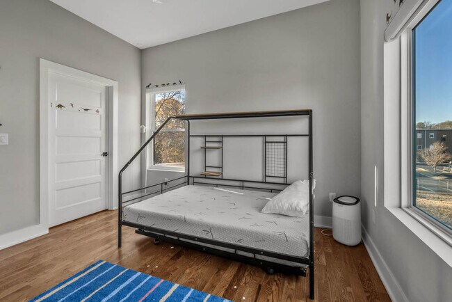 Building Photo - 1909 Hailey Ave