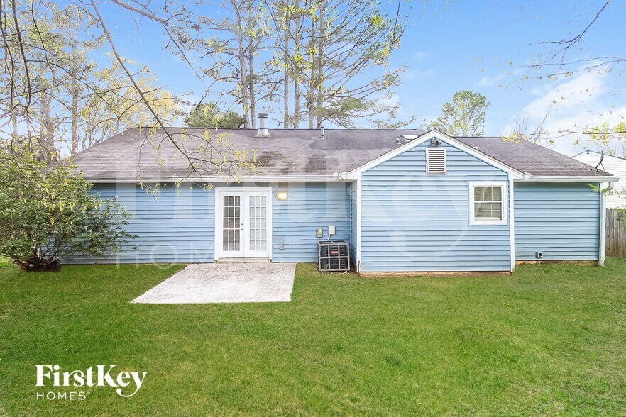 Building Photo - 8920 Woodlake Ct