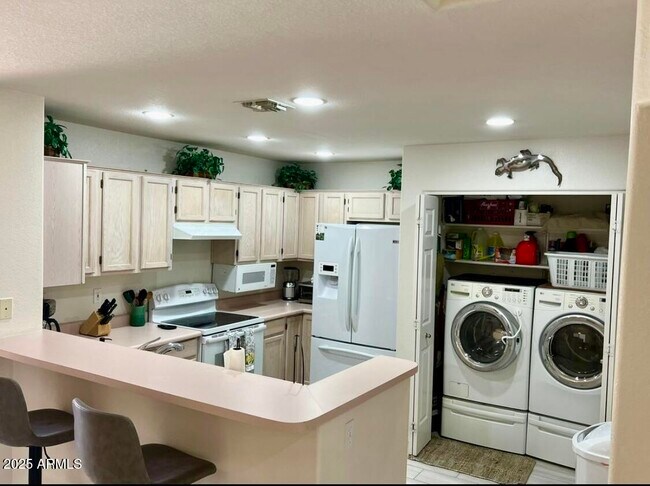 Building Photo - 16750 E Westby Dr