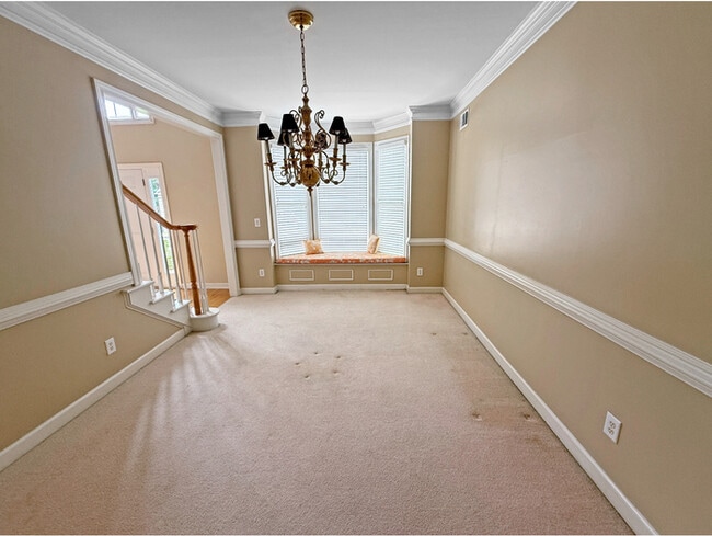 Building Photo - 805 Yosemite Dr NW